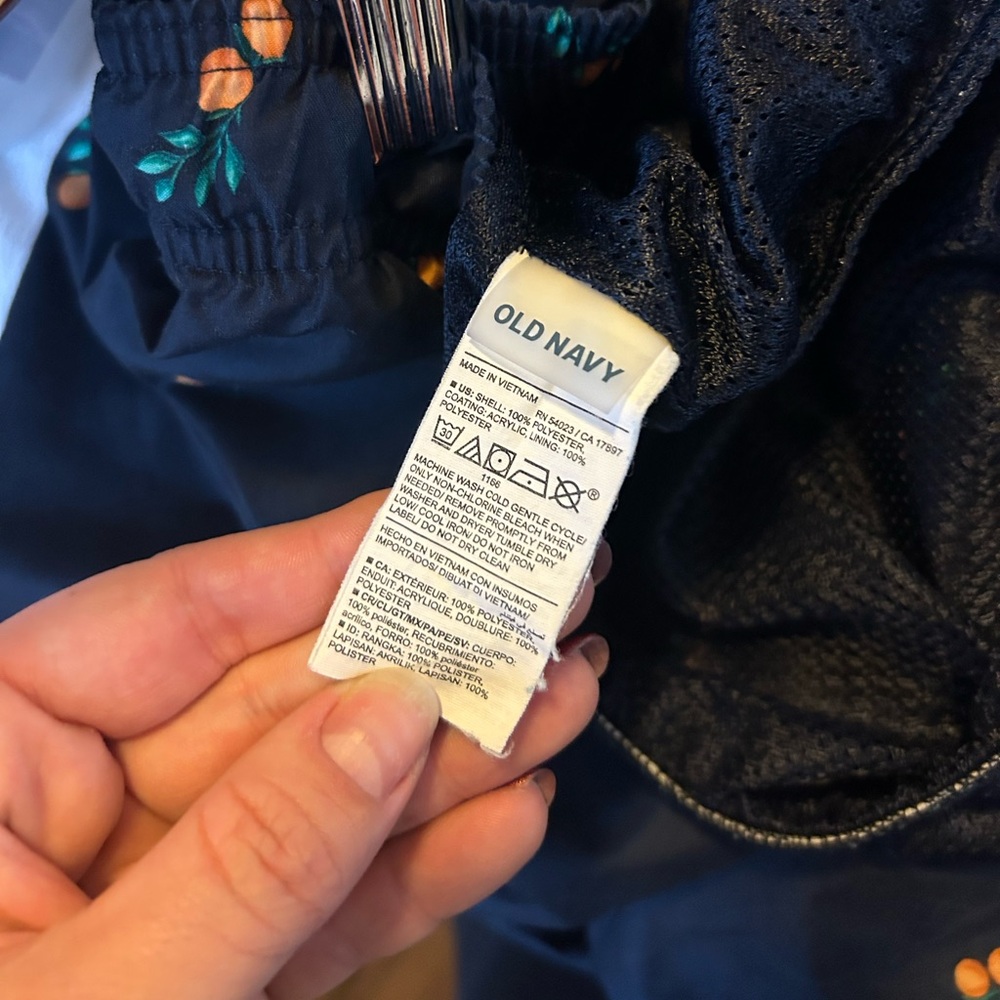 ⭐️Men’s Old Navy Orange Pattern Swim Trunks - Picture 5 of 8